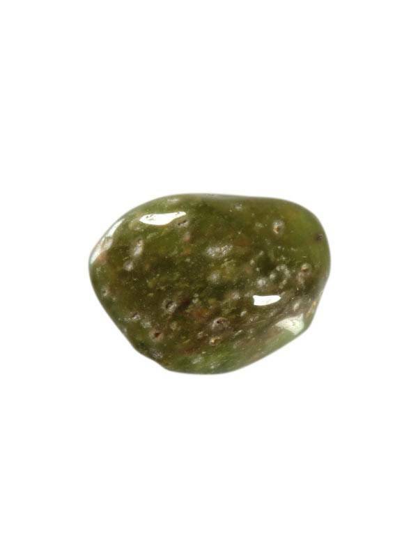 Vesuvianiet of idocraas steen getrommeld